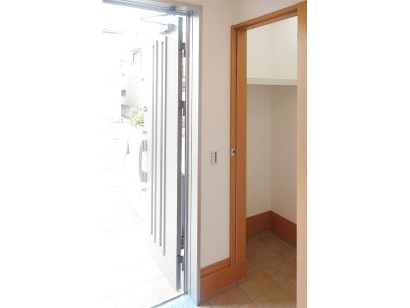 Same specifications photos (Other introspection). (B Building) same specification entrance dirt floor storage