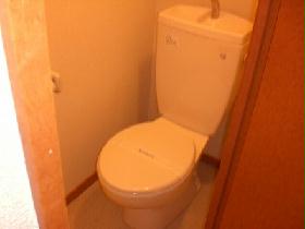 Toilet. bus ・ It is another toilet.