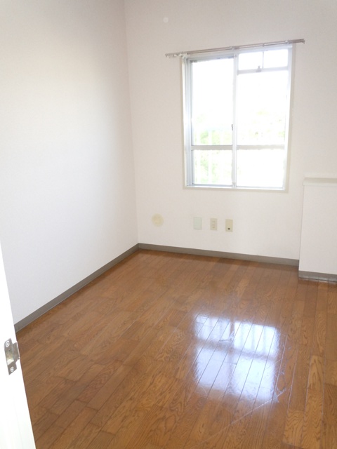 Living and room. On the north side Western-style (2)