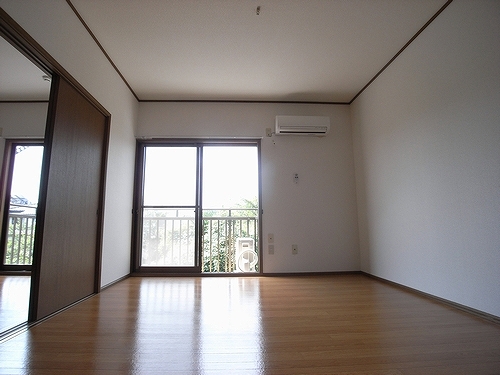 Living and room. Western-style 7 Pledge