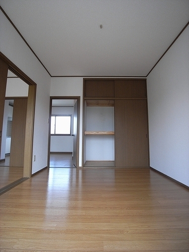 Living and room. Western-style 6 Pledge