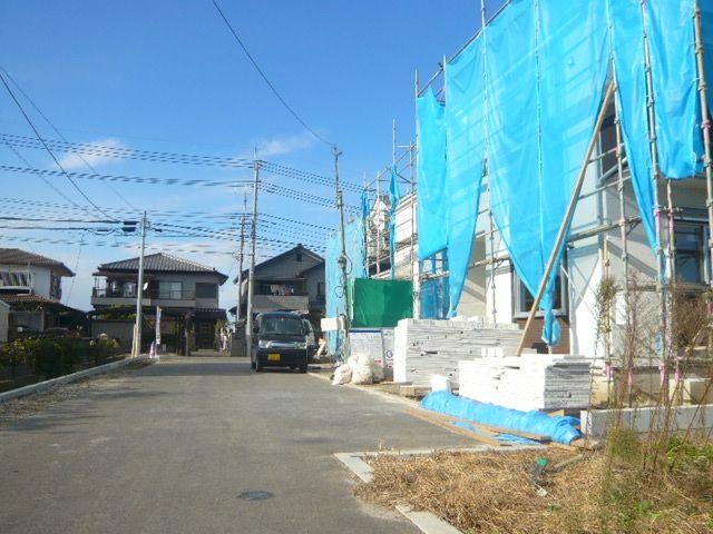 Local photos, including front road. 11 / 12 shooting