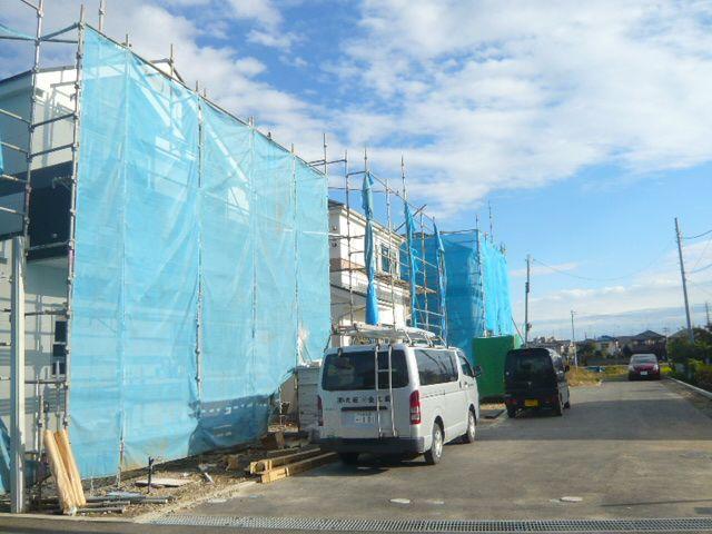 Local photos, including front road. 11 / 12 shooting