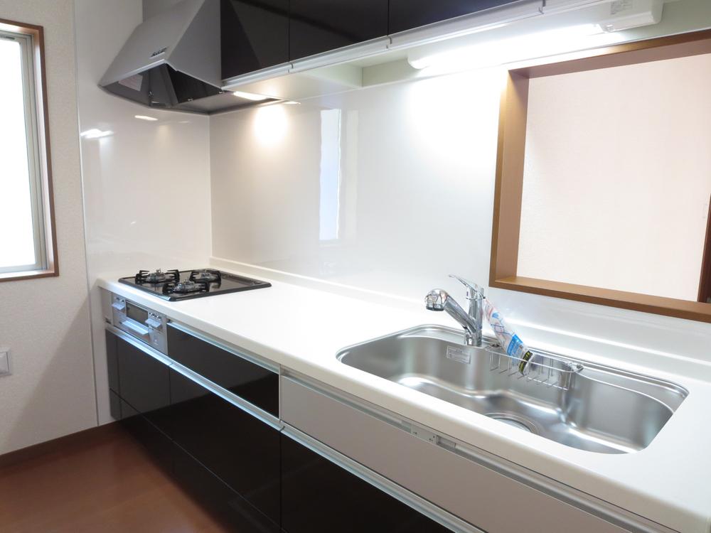 Same specifications photo (kitchen). The owner complete listing reference