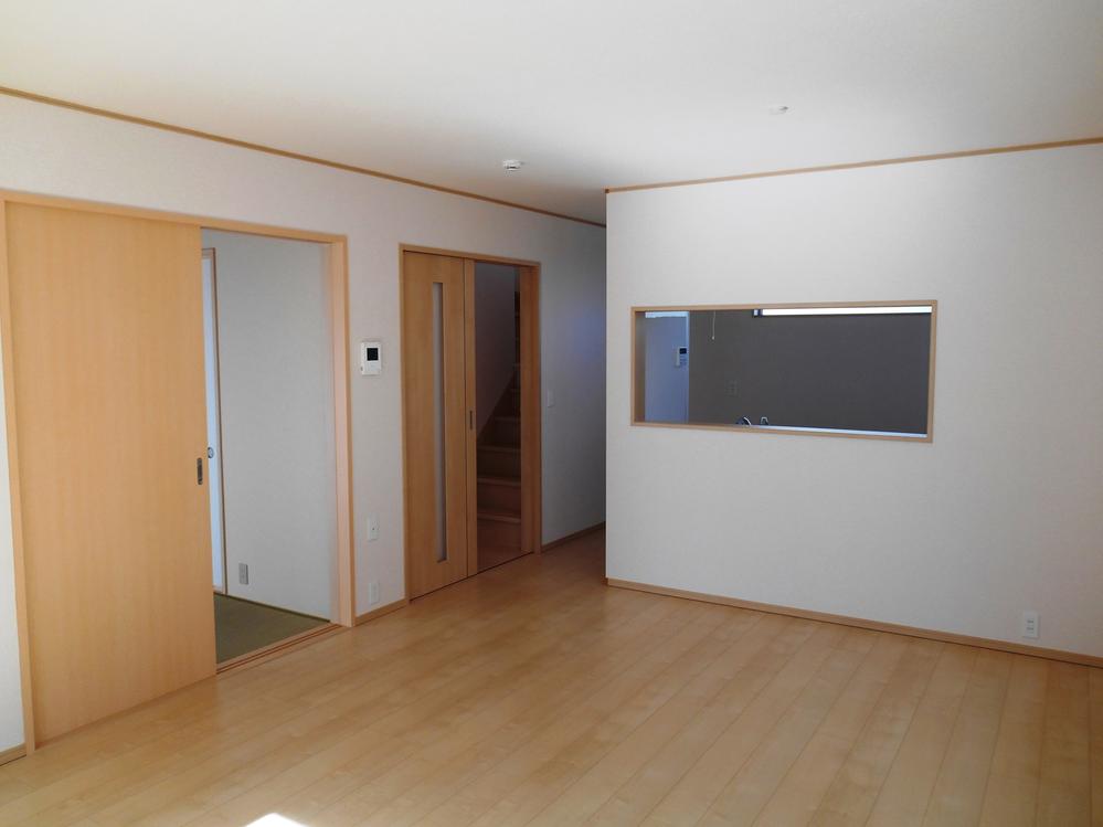 Same specifications photos (living). (Building 2) same specification