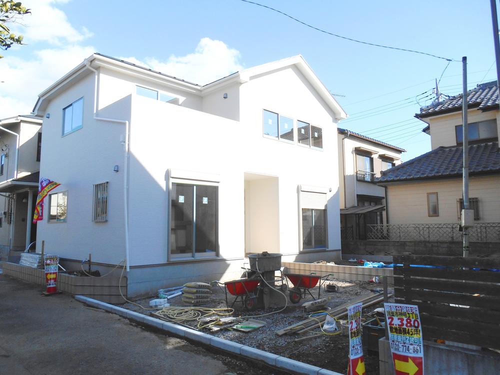 Local photos, including front road. Local (12 May 2013) Shooting