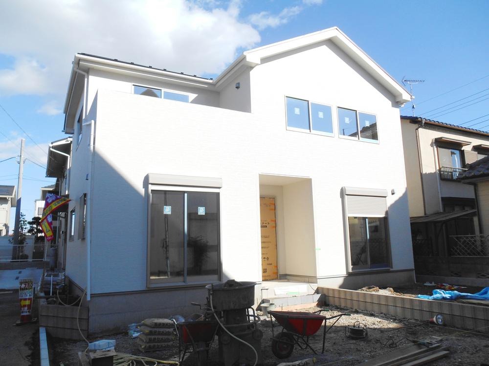 Local appearance photo. Local (12 May 2013) Shooting