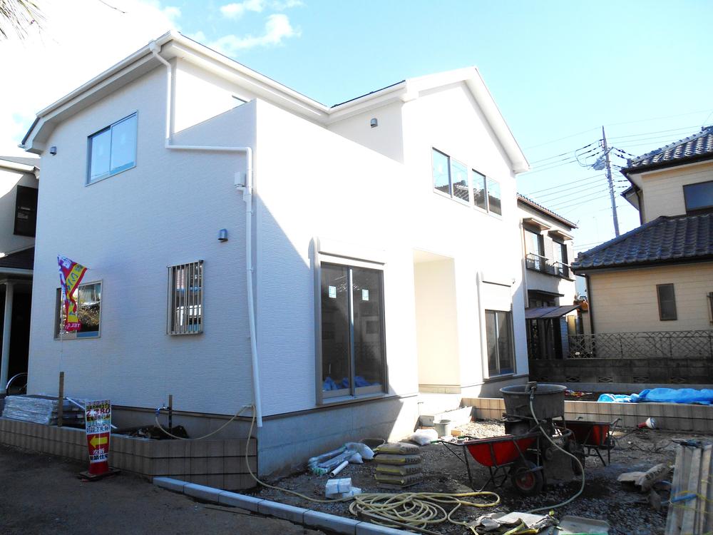 Local appearance photo. Local (12 May 2013) Shooting