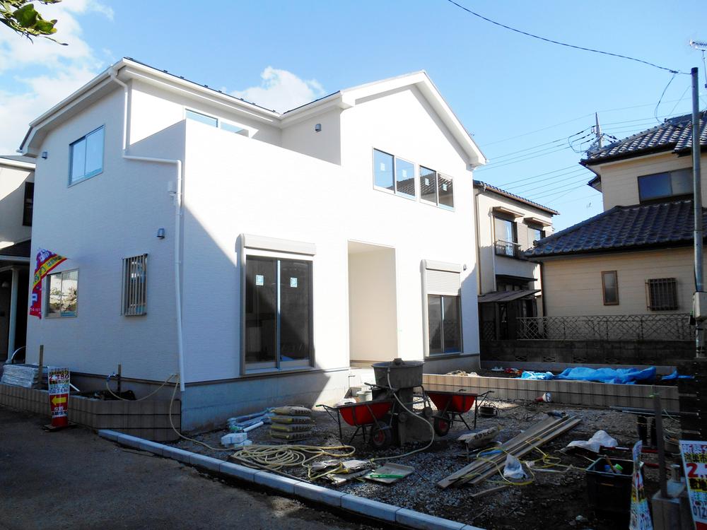 Local appearance photo. Local (12 May 2013) Shooting