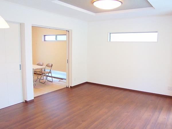 Living. D Building Same specification standard construction cases (folding on the ceiling construction, With lighting equipment)