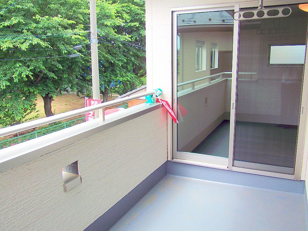 Balcony. Spacious balcony with depth / D Building (August 2013) Shooting