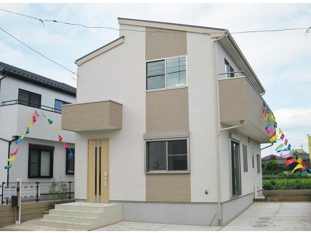 Local appearance photo. (2) Building Unique appearance, which was divided Hari siding to accent. 