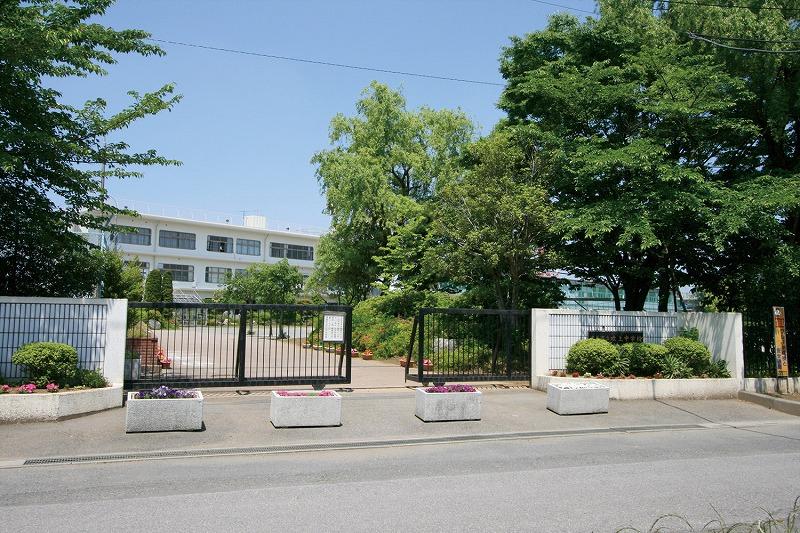 Junior high school. Kounosu Municipal blown up to junior high school 1230m