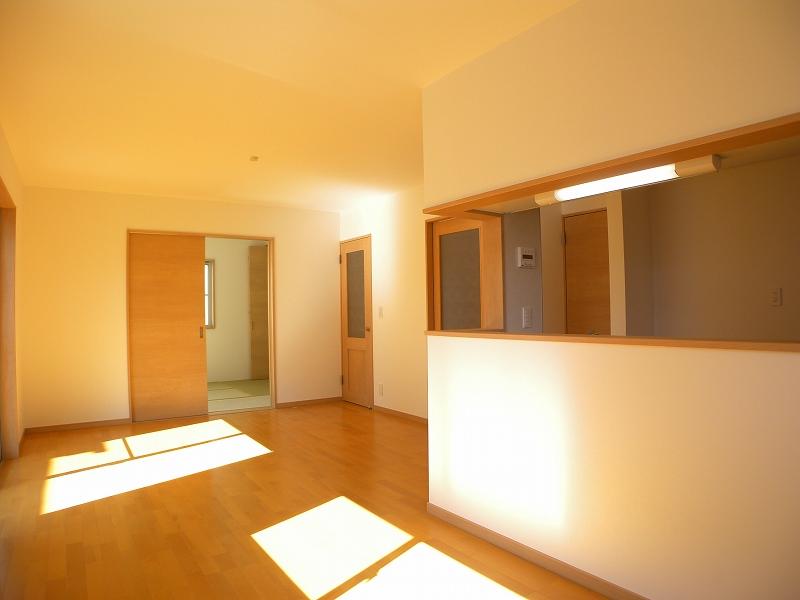 Same specifications photos (living)