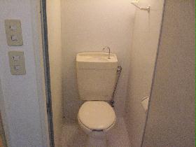 Toilet. bus ・ Restroom. There towel