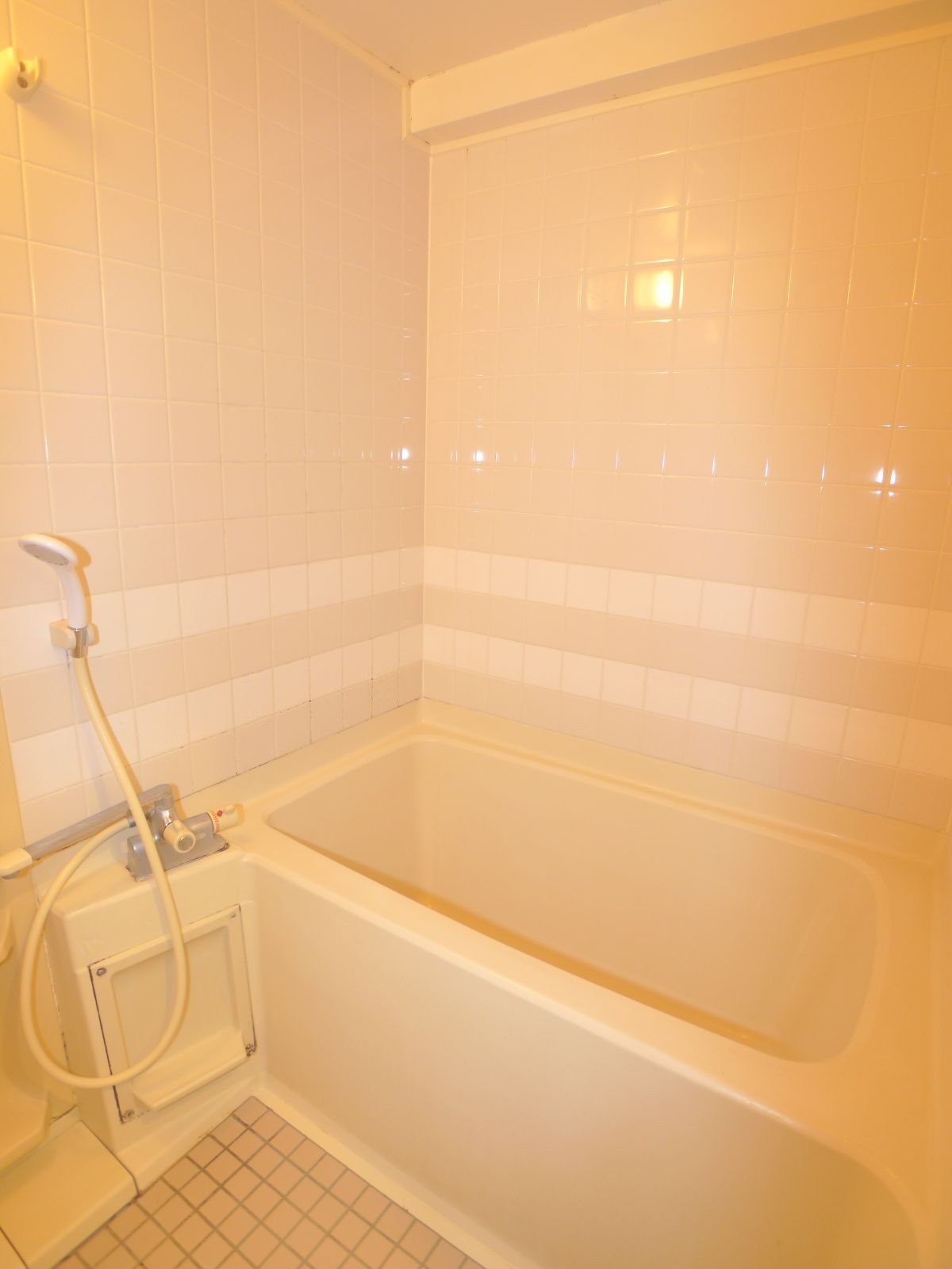 Bath. Reheating hot water supply