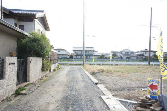 Local photos, including front road. Frontal road