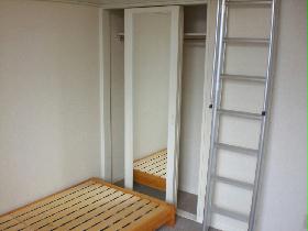 Receipt. With closet. Door has become the mirror