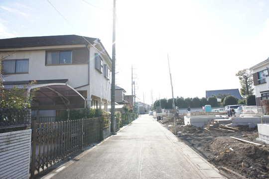 Local photos, including front road. Frontal road