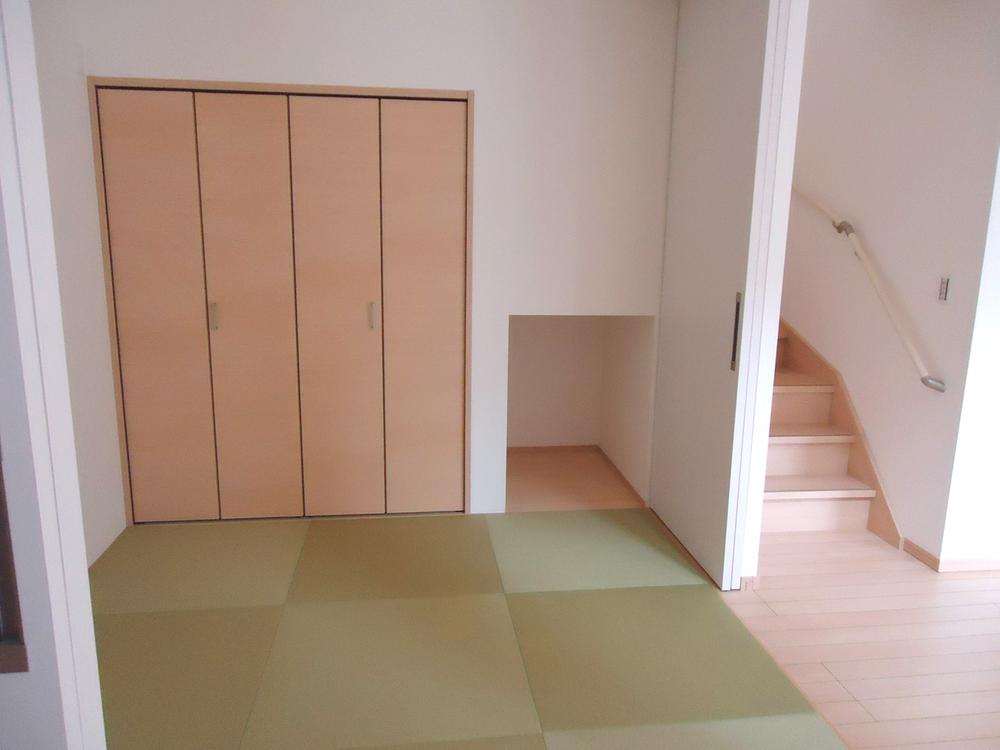 Non-living room. Local (April 2013) Shooting living Tatami corner