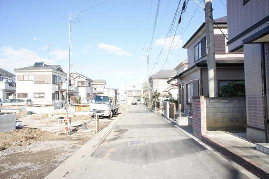 Local photos, including front road. Frontal road