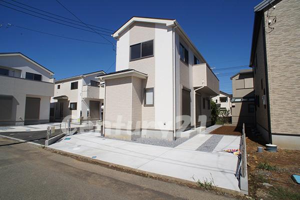 Local appearance photo. Building 3