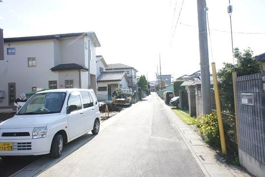 Local photos, including front road. Frontal road