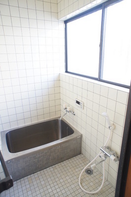 Bath. ☆ Economic chase fired with bus ☆