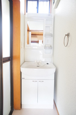 Washroom. ☆ Separate vanity ☆ Accessories in the storage rack with even cleaner ☆