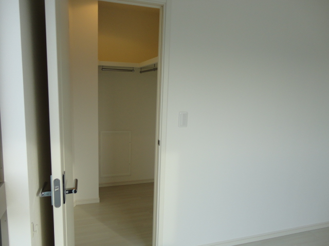 Receipt. Walk-in closet