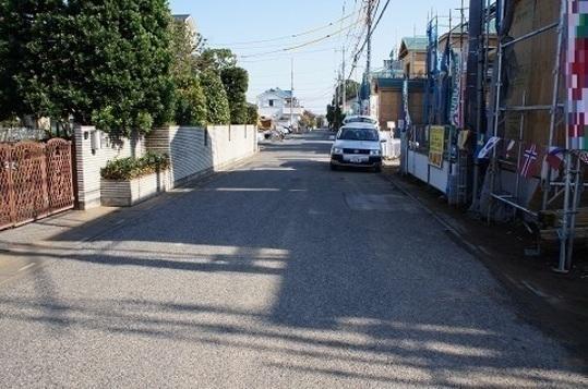 Local photos, including front road. Frontal road