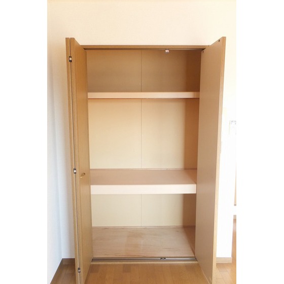 Receipt. The photograph is a separate room.