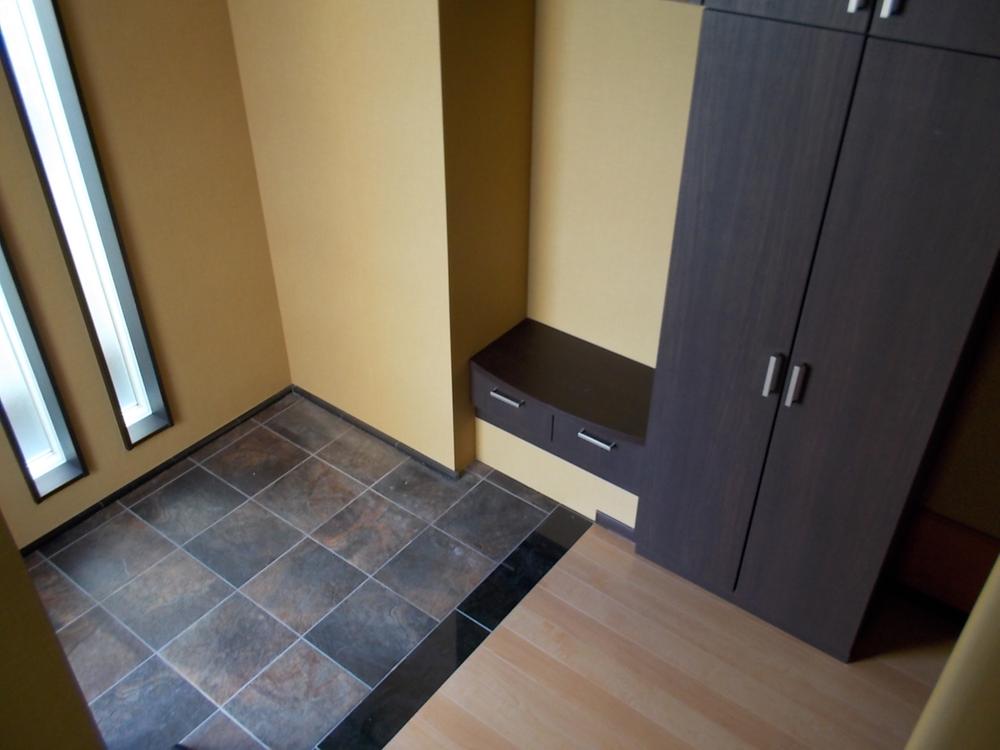 Entrance. Local (11 May 2013) Shooting