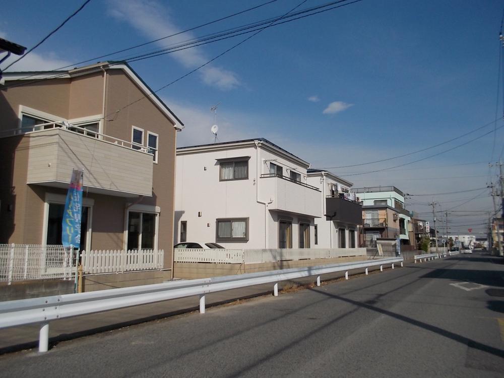 Local photos, including front road. Local (11 May 2013) Shooting