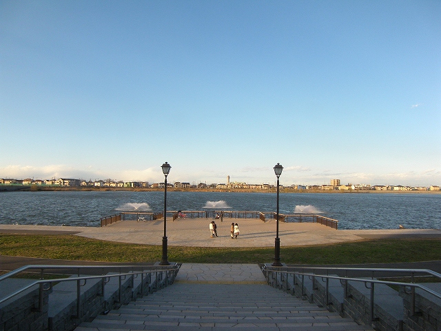 park. 293m to Lake Town Lake (Park)