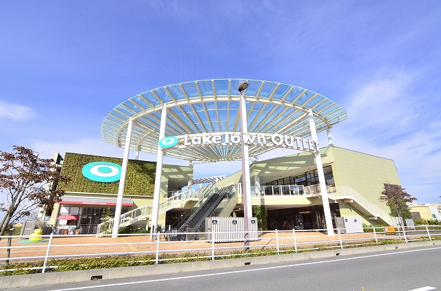 Shopping centre. 1105m to Lake Town Outlet (shopping center)