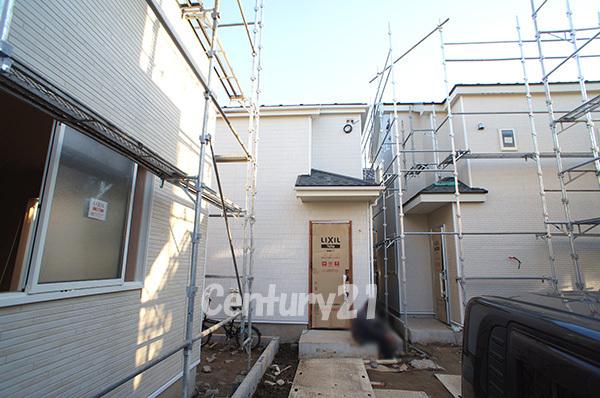 Local appearance photo. J Building