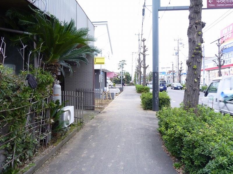 Local photos, including front road. Local (12 May 2013) Shooting