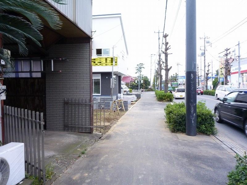 Local photos, including front road. Local (12 May 2013) Shooting