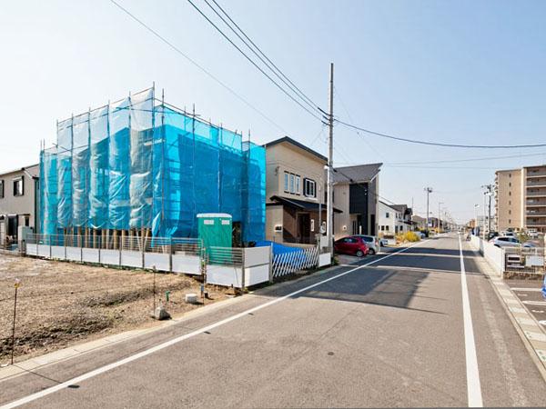 Local photos, including front road. Overall