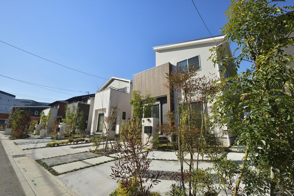 Local appearance photo. South road with the property is, Ensure an open space on the south side Zentei!