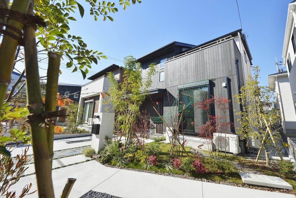 Local appearance photo. Site area 150 sq m That's why realization was this laid-back space!