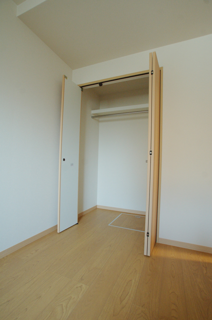 Receipt. Also it comes with other under the floor storage closet! Storage space of enhancement