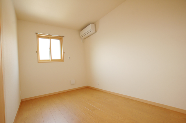 Living and room. During the day, enough bright north Western-style Air conditioning comes with each room