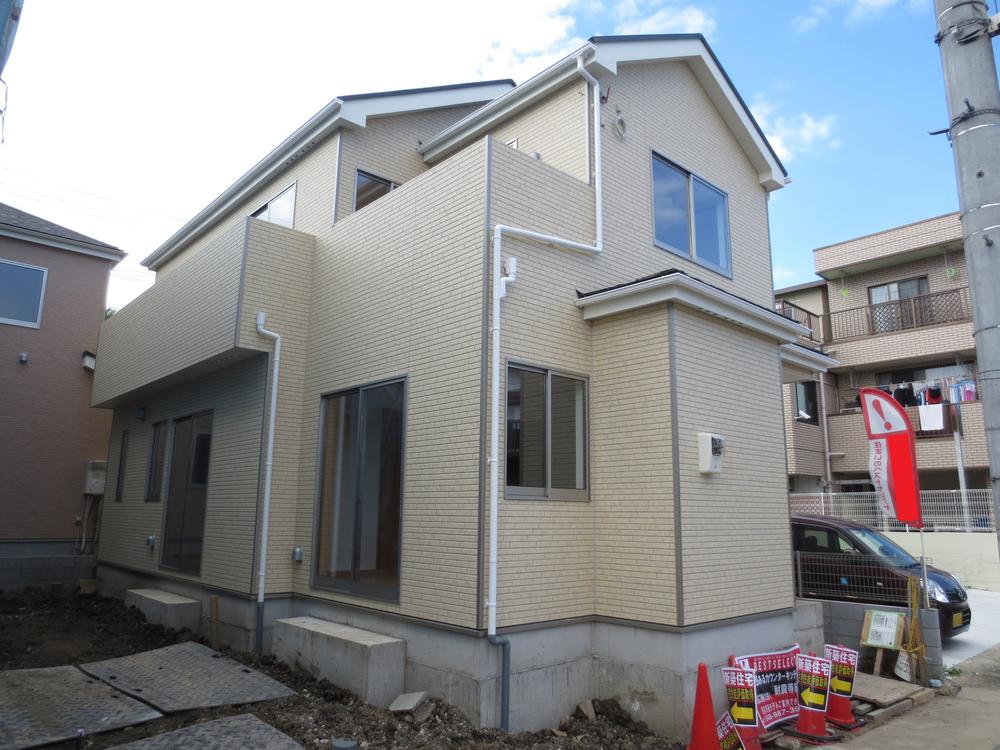 Local appearance photo. Local (10 May 2013) Shooting