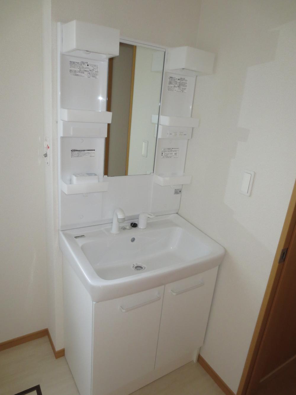 Wash basin, toilet. Local (10 May 2013) Shooting