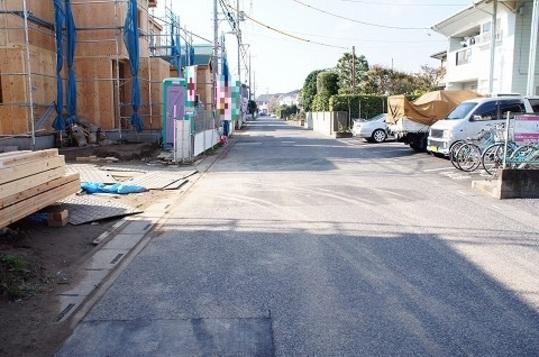 Local photos, including front road. Frontal road