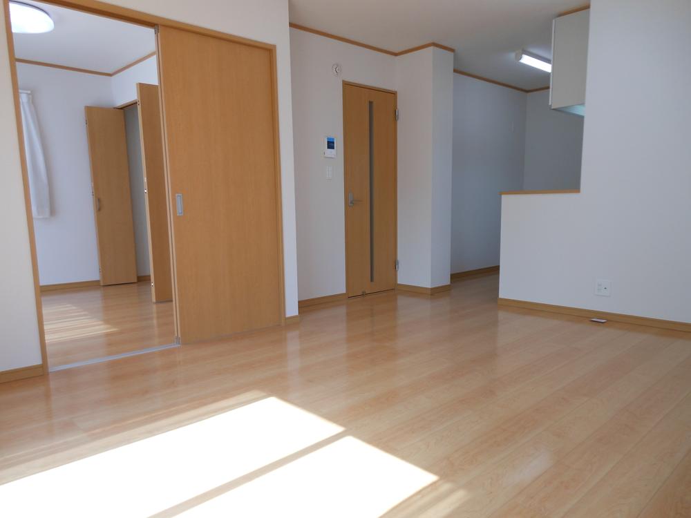 Same specifications photos (living)