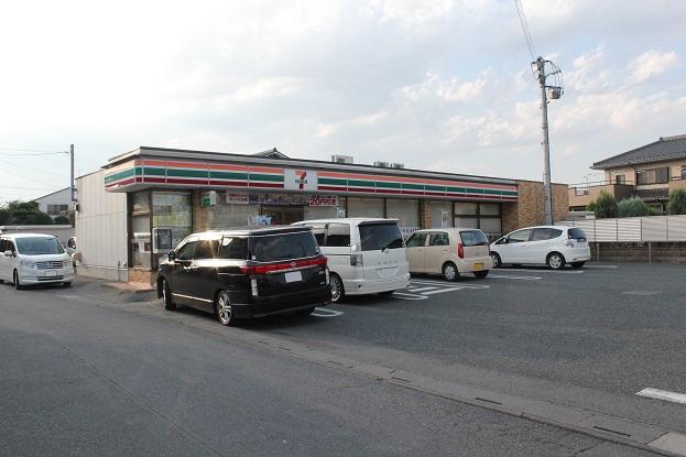 Convenience store. 450m to Seven-Eleven