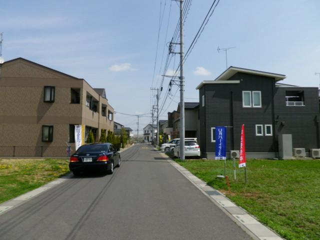 Local photos, including front road. Distant view from the west